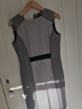 Sleeveless Black and White Textured Midi Dress